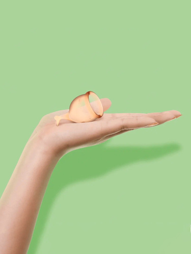 Набор менструальных чаш 2 шт,15 и 20 мл с хвостиком фото 6