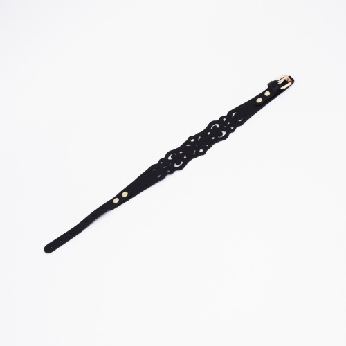 ЧОКЕР ИЗ ЧЕРНОЙ КОЖИ С УЗОРАМИ И ЗОЛОТОЙ ФУРНИТУРОЙ