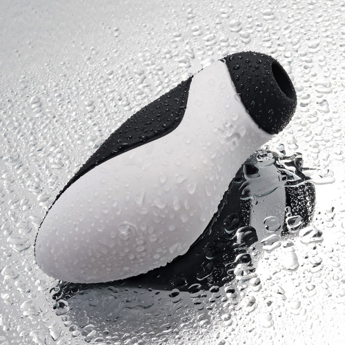 Вакуумный стимулятор клитора в форме косатки Satisfyer Orca фото 7