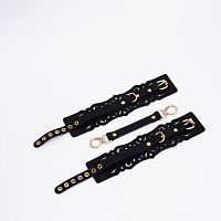 Ажурные кожаные наножники с золотой фурнитурой